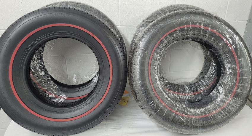 Set of 4 Red Lines 2002 to 2005 Thunderbird Tires